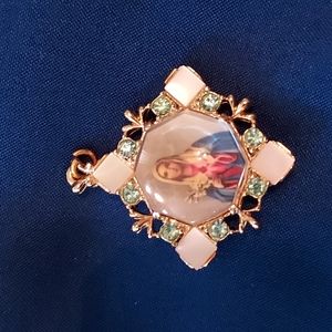 💖  Vintage Religious Medallion